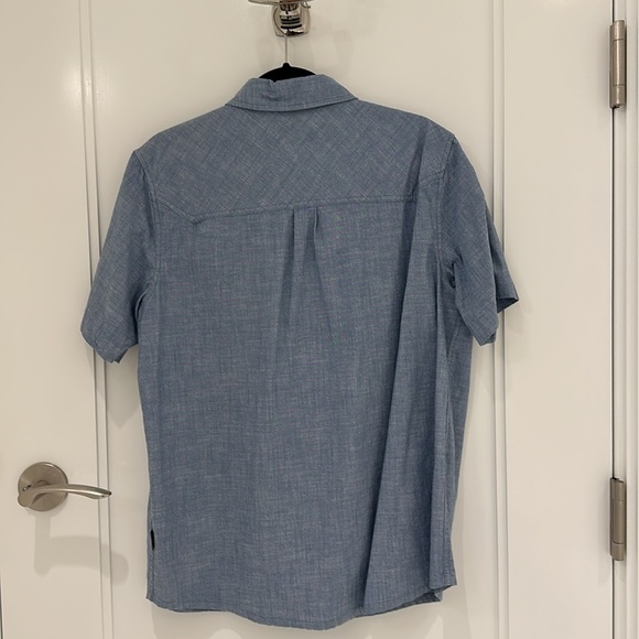 Stio Men’s shortsleeve button down shirt. Chambray. Size medium. - Picture 4 of 7